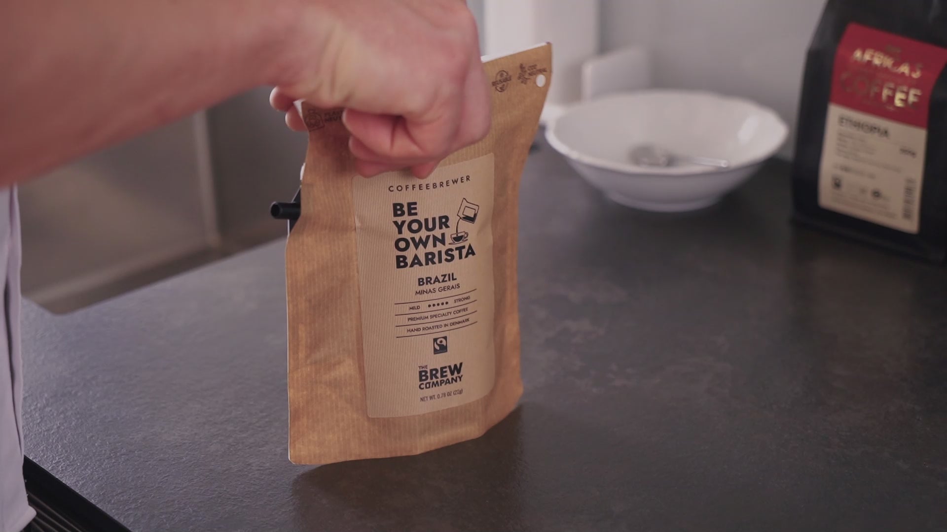 Įkelti vaizdo įrašą „Kaip pernaudojamas Coffeebrewer kavos pakelis?“